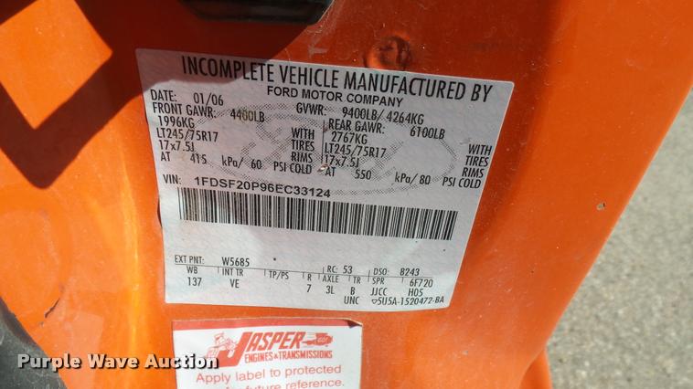 image for item L3956 2006 Ford F250 Super Duty XL utility bed pickup truck