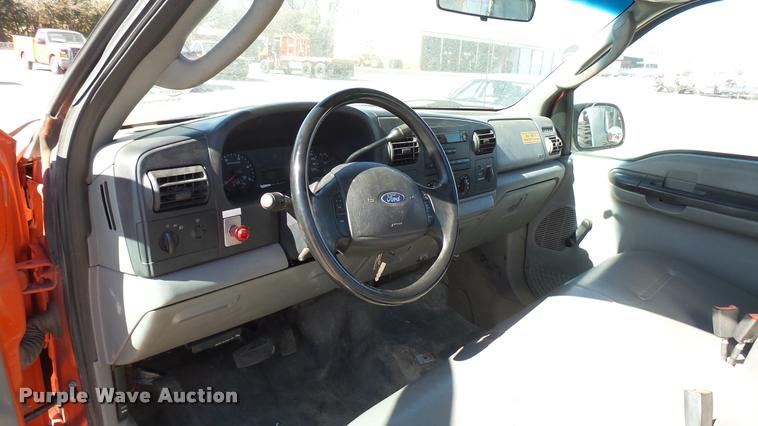 image for item L3956 2006 Ford F250 Super Duty XL utility bed pickup truck