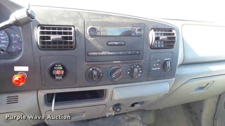 image for item L3956 2006 Ford F250 Super Duty XL utility bed pickup truck