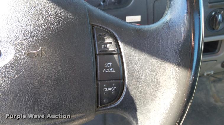 image for item L3956 2006 Ford F250 Super Duty XL utility bed pickup truck