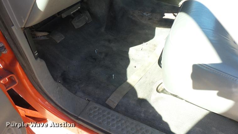 image for item L3956 2006 Ford F250 Super Duty XL utility bed pickup truck