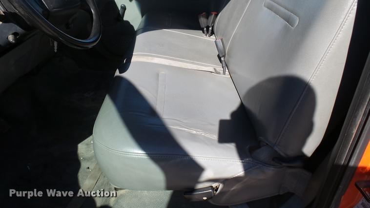 image for item L3956 2006 Ford F250 Super Duty XL utility bed pickup truck