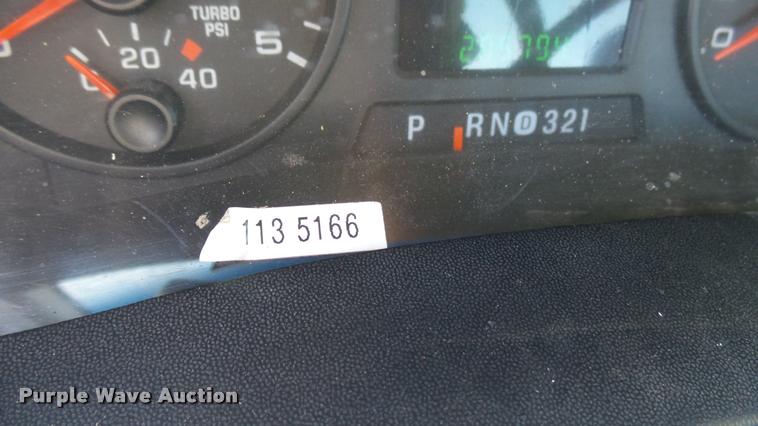 image for item L3956 2006 Ford F250 Super Duty XL utility bed pickup truck