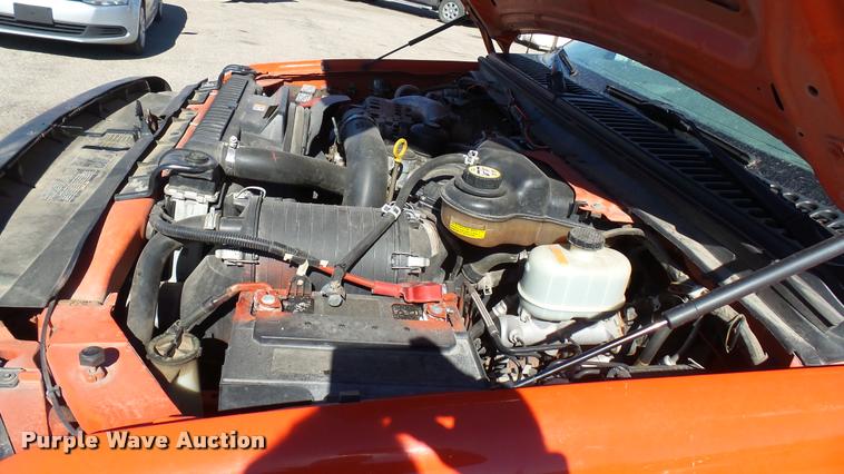 image for item L3956 2006 Ford F250 Super Duty XL utility bed pickup truck