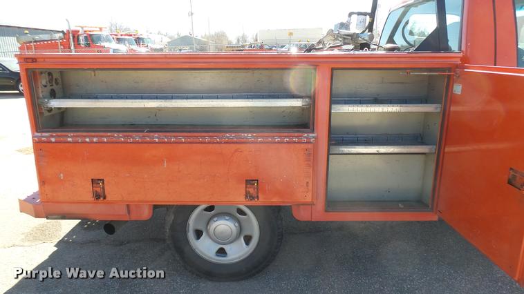 image for item L3956 2006 Ford F250 Super Duty XL utility bed pickup truck