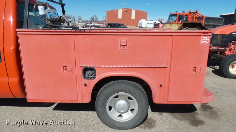 image for item L3956 2006 Ford F250 Super Duty XL utility bed pickup truck