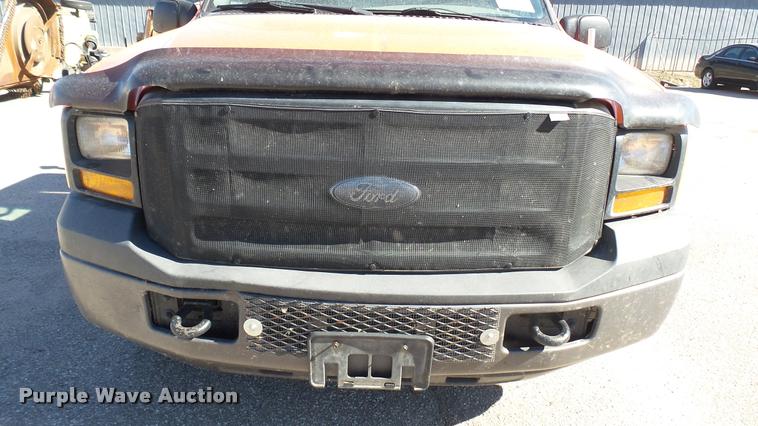 image for item L3956 2006 Ford F250 Super Duty XL utility bed pickup truck