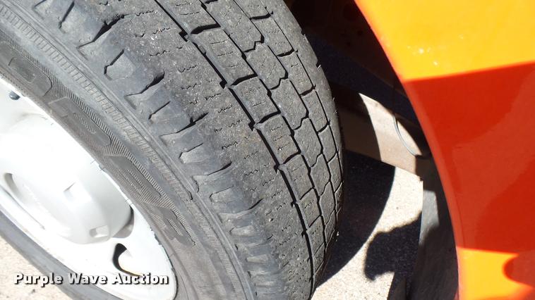 image for item L3956 2006 Ford F250 Super Duty XL utility bed pickup truck