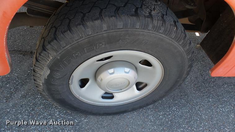 image for item L3956 2006 Ford F250 Super Duty XL utility bed pickup truck