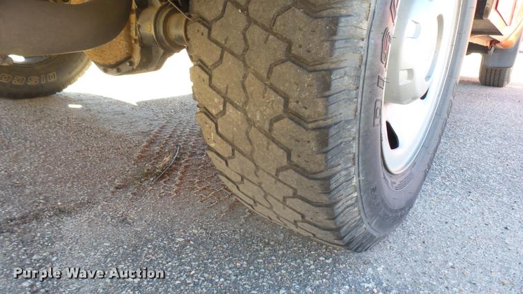 image for item L3956 2006 Ford F250 Super Duty XL utility bed pickup truck