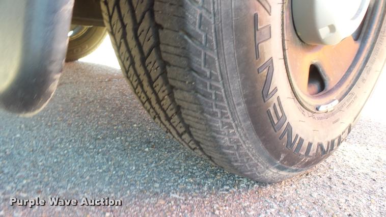 image for item L3956 2006 Ford F250 Super Duty XL utility bed pickup truck