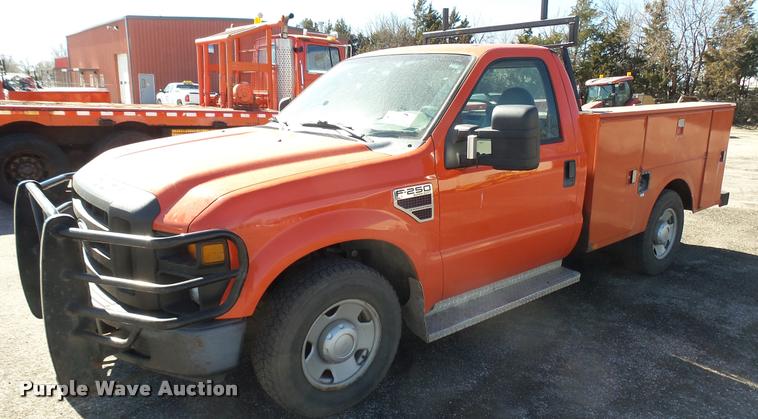 image for item L3957 2008 Ford F250 Super Duty XL utility bed pickup truck