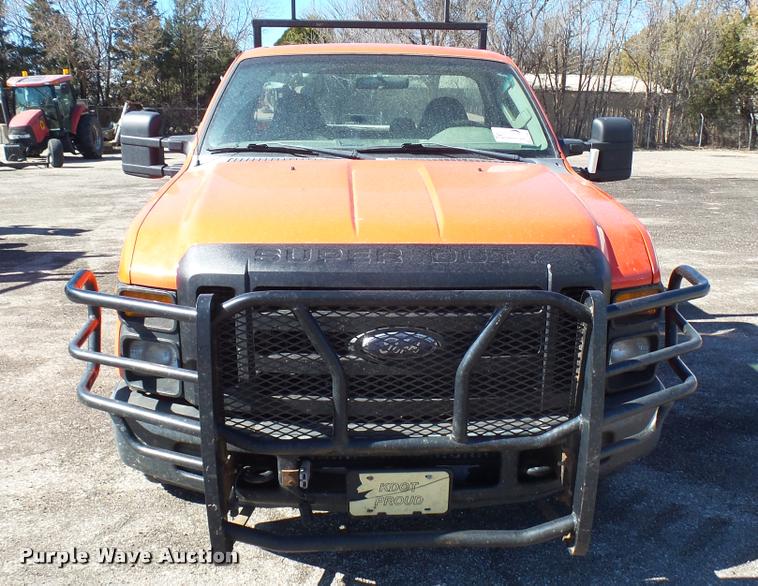 image for item L3957 2008 Ford F250 Super Duty XL utility bed pickup truck