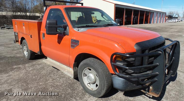 image for item L3957 2008 Ford F250 Super Duty XL utility bed pickup truck