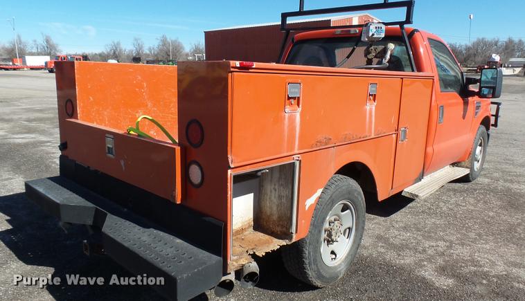 image for item L3957 2008 Ford F250 Super Duty XL utility bed pickup truck