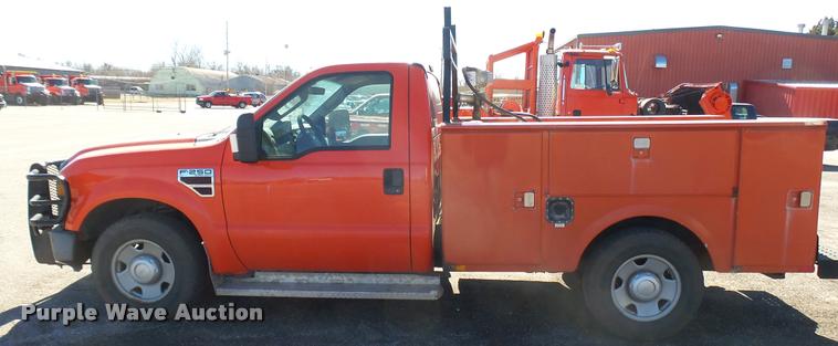 image for item L3957 2008 Ford F250 Super Duty XL utility bed pickup truck