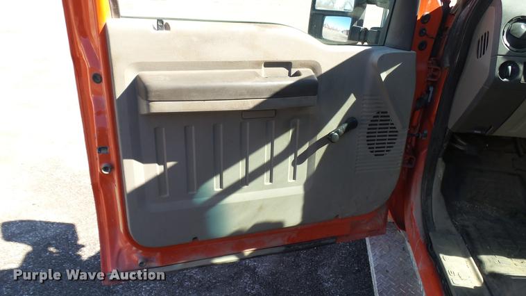 image for item L3957 2008 Ford F250 Super Duty XL utility bed pickup truck