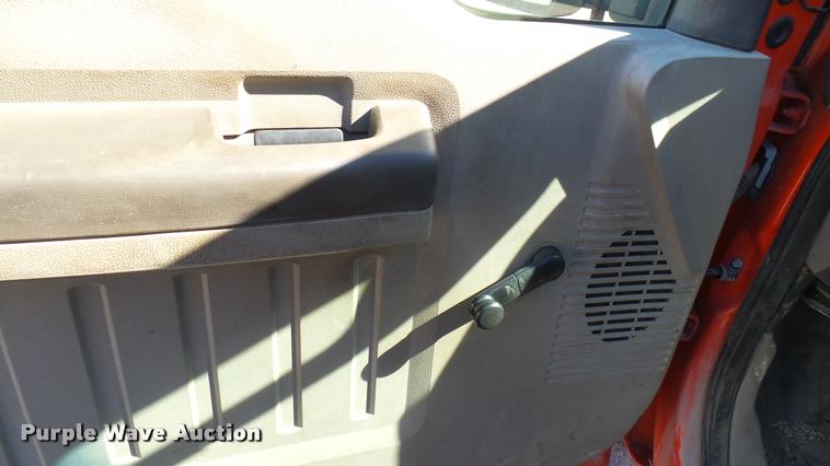 image for item L3957 2008 Ford F250 Super Duty XL utility bed pickup truck