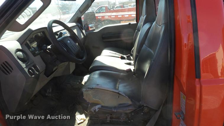 image for item L3957 2008 Ford F250 Super Duty XL utility bed pickup truck