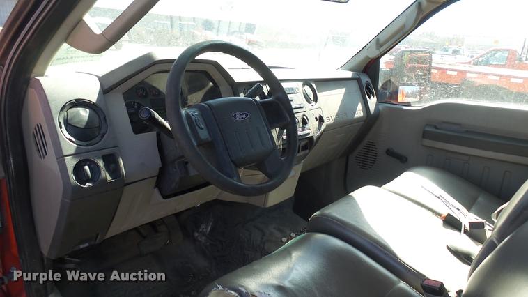 image for item L3957 2008 Ford F250 Super Duty XL utility bed pickup truck