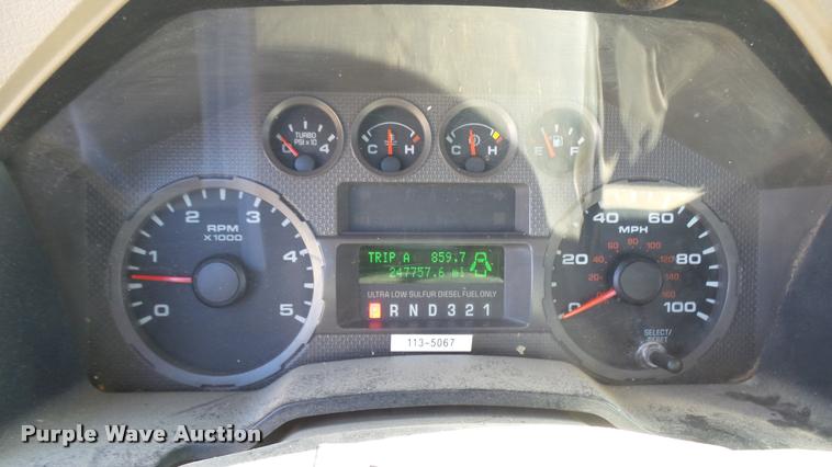 image for item L3957 2008 Ford F250 Super Duty XL utility bed pickup truck