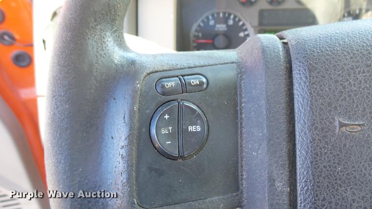 image for item L3957 2008 Ford F250 Super Duty XL utility bed pickup truck