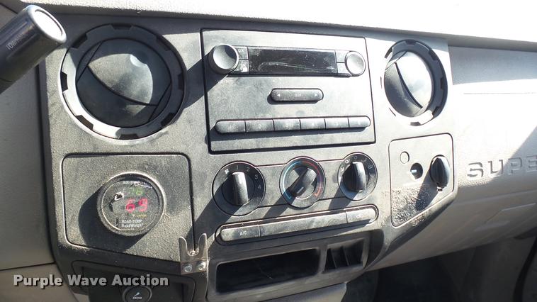 image for item L3957 2008 Ford F250 Super Duty XL utility bed pickup truck