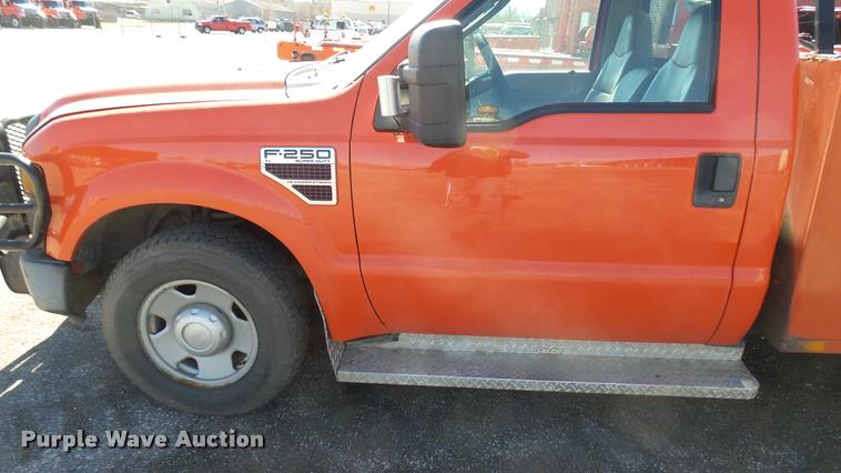 image for item L3957 2008 Ford F250 Super Duty XL utility bed pickup truck