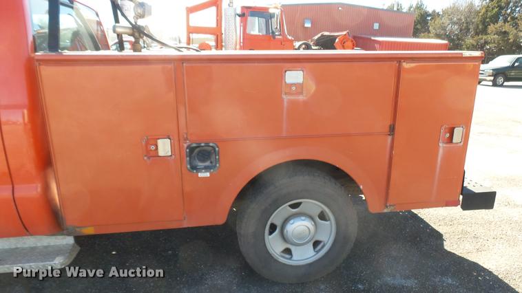 image for item L3957 2008 Ford F250 Super Duty XL utility bed pickup truck