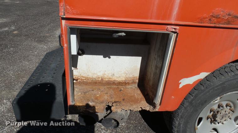 image for item L3957 2008 Ford F250 Super Duty XL utility bed pickup truck