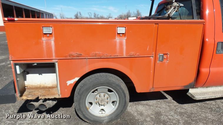 image for item L3957 2008 Ford F250 Super Duty XL utility bed pickup truck