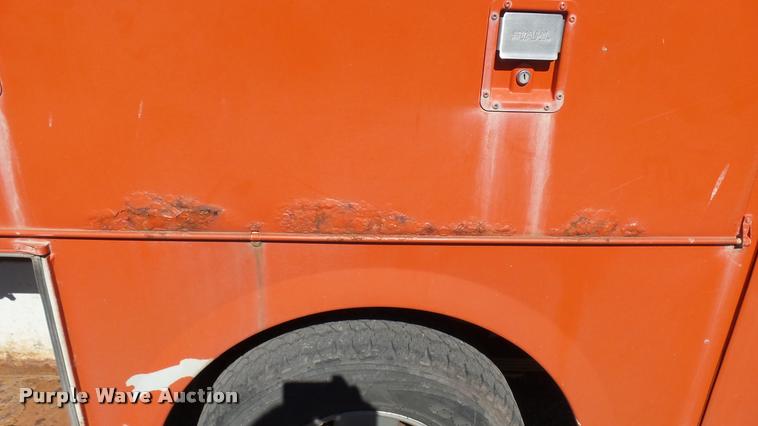 image for item L3957 2008 Ford F250 Super Duty XL utility bed pickup truck