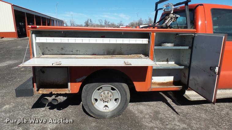 image for item L3957 2008 Ford F250 Super Duty XL utility bed pickup truck