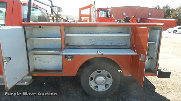 image for item L3957 2008 Ford F250 Super Duty XL utility bed pickup truck