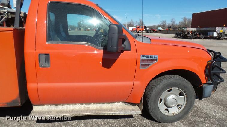 image for item L3957 2008 Ford F250 Super Duty XL utility bed pickup truck