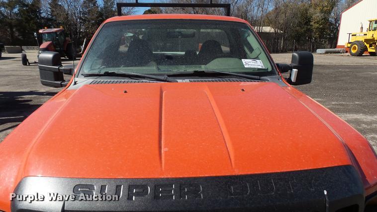 image for item L3957 2008 Ford F250 Super Duty XL utility bed pickup truck