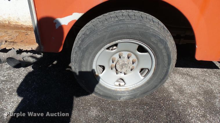 image for item L3957 2008 Ford F250 Super Duty XL utility bed pickup truck