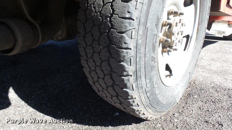 image for item L3957 2008 Ford F250 Super Duty XL utility bed pickup truck