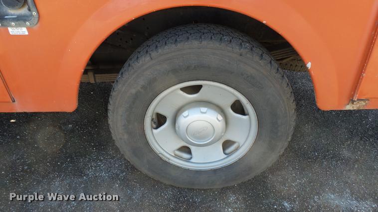 image for item L3957 2008 Ford F250 Super Duty XL utility bed pickup truck