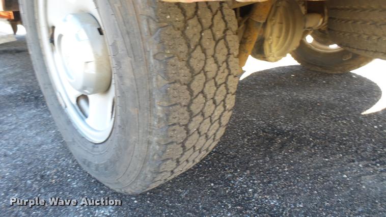 image for item L3957 2008 Ford F250 Super Duty XL utility bed pickup truck