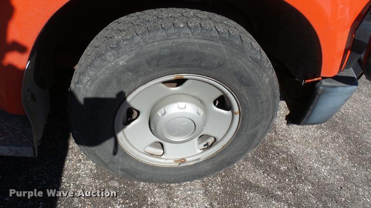 image for item L3957 2008 Ford F250 Super Duty XL utility bed pickup truck