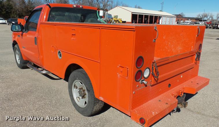 image for item L3958 2006 Ford F250 Super Duty XL utility bed pickup truck