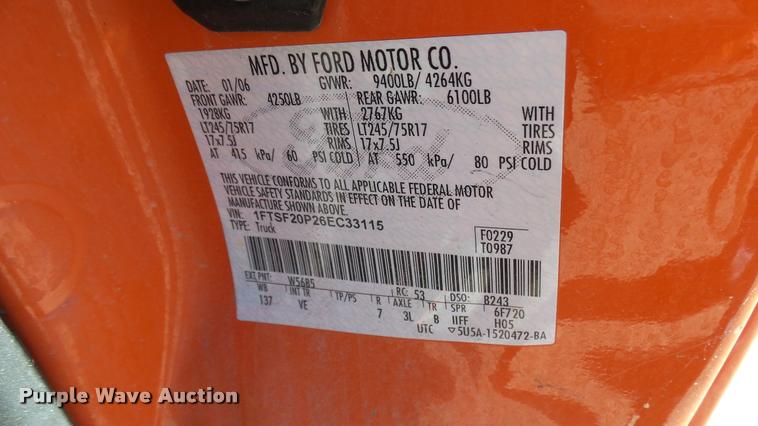 image for item L3958 2006 Ford F250 Super Duty XL utility bed pickup truck