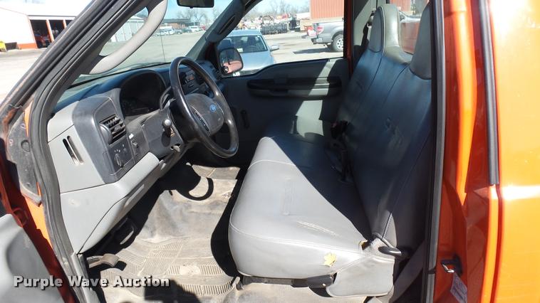 image for item L3958 2006 Ford F250 Super Duty XL utility bed pickup truck