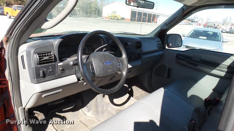 image for item L3958 2006 Ford F250 Super Duty XL utility bed pickup truck