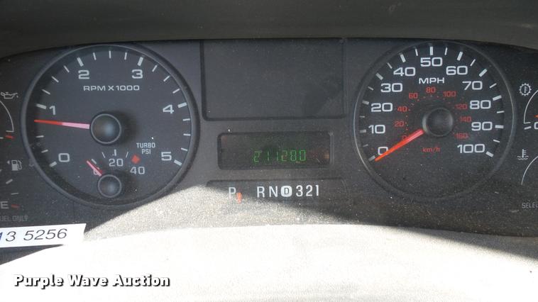 image for item L3958 2006 Ford F250 Super Duty XL utility bed pickup truck