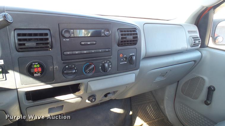 image for item L3958 2006 Ford F250 Super Duty XL utility bed pickup truck