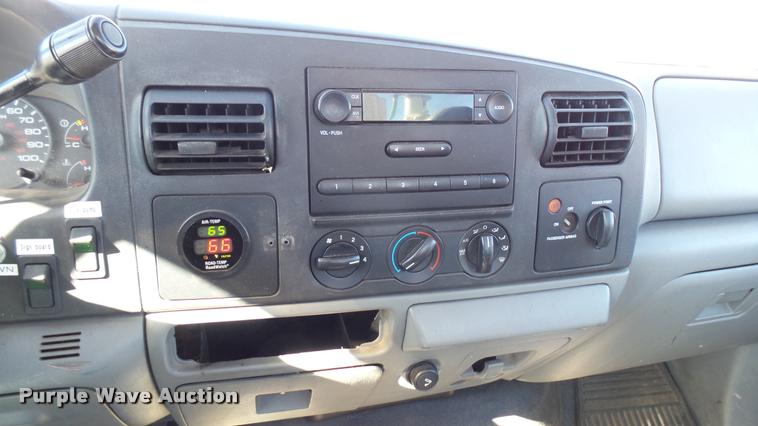 image for item L3958 2006 Ford F250 Super Duty XL utility bed pickup truck