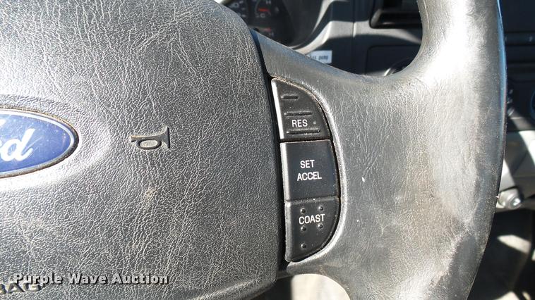 image for item L3958 2006 Ford F250 Super Duty XL utility bed pickup truck