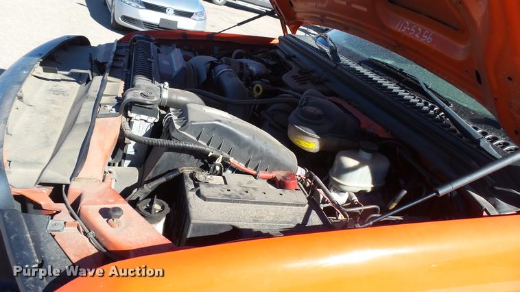 image for item L3958 2006 Ford F250 Super Duty XL utility bed pickup truck